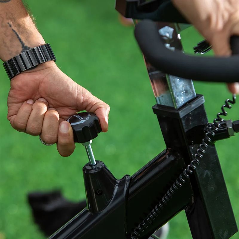 bicicleta_para_spinning_pro_e17_roda_livre_13kg_freio_mecanico_preto_e_azul_e17_acte_sports_1123_11_fa8161225e4a22d2a1dd3a4836ed33ef