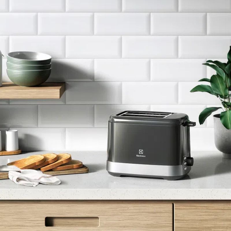 torradeira-eletrica-electrolux-efficient-127v-preta-est10-7