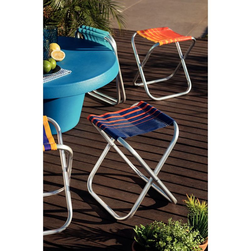 banqueta-de-praia-tramontina-fiji-em-aluminio-com-assento-roxo-e-amarelo-5
