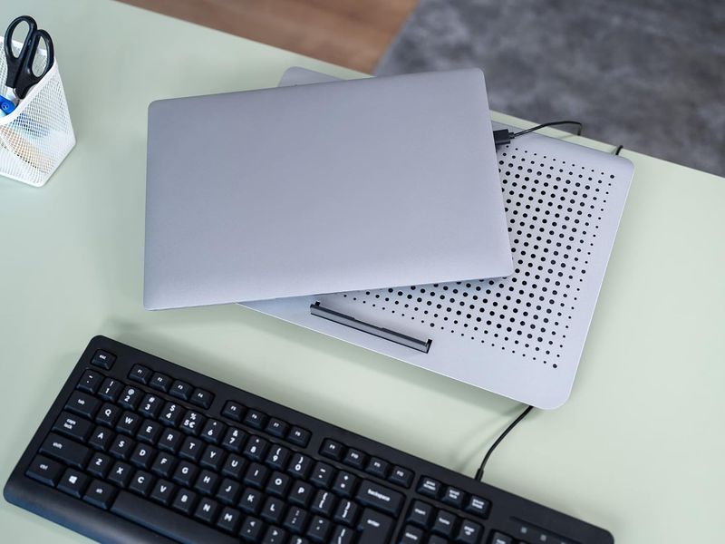 laptop-trust-exto-cooling-stand-16-usb-2