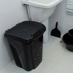 roupeiro-astra-plastico-telado-preto-70-litros-2--1-.jpg