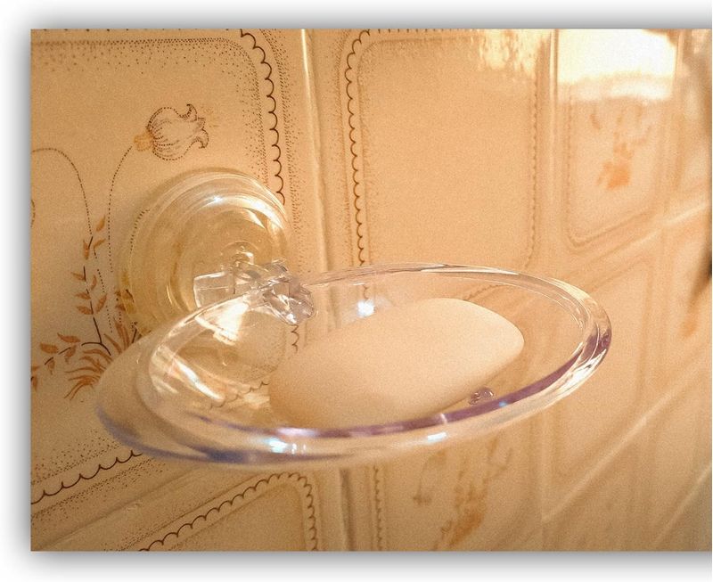 Saboneteira-astra-plastica-cristal-com-ventosa-2.jpg