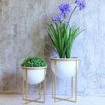 conjunto-de-cachepots-btc-com-suporte-branco-dourado-2-pecas-1