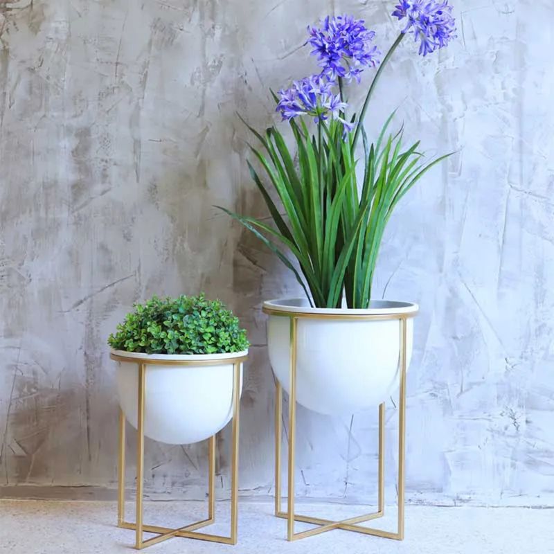 conjunto-de-cachepots-btc-com-suporte-branco-dourado-2-pecas-1